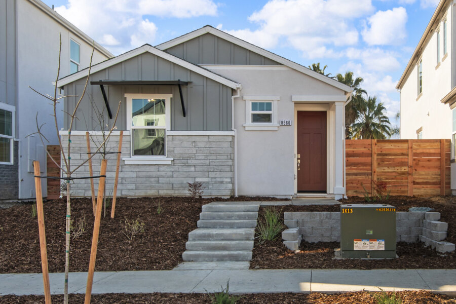Astoria Plan 1 exterior